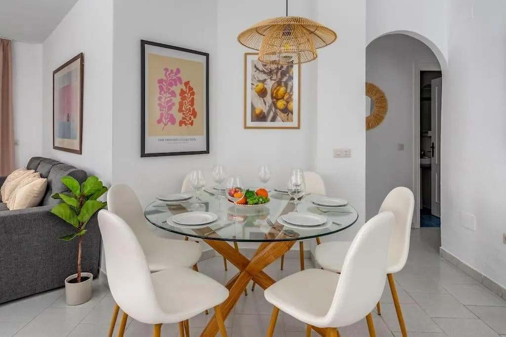 Coastal Escape/Family-Friendly 2-Br With Seaview Apartment Mijas