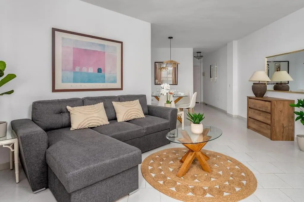 Coastal Escape/Family-Friendly 2-Br With Seaview Apartment Mijas